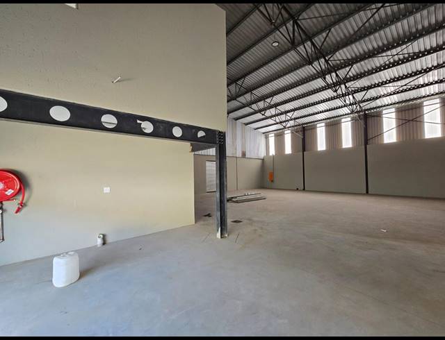 350M² WAREHOUSE TO LET IN CLEVELAND